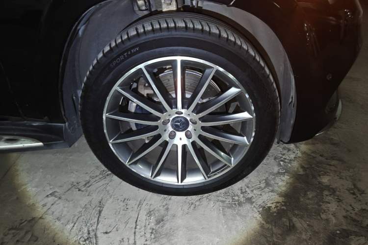 Used Mercedes-Benz GLS-Class  Right Front Wheel Hub