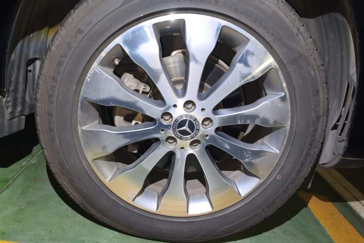 Used Mercedes-Benz GLS-Class 2017 GLS 450 U.S. specification Right Front Wheel Hub