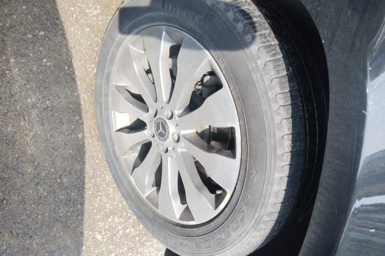 Used Mercedes-Benz GLS-Class 2017 GLS 450 U.S. specification Right Front Wheel Hub