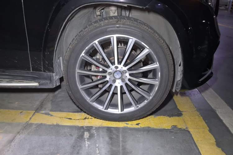 Used Mercedes-Benz GLS-Class 2017 GLS 450 U.S. specification Right Front Wheel Hub