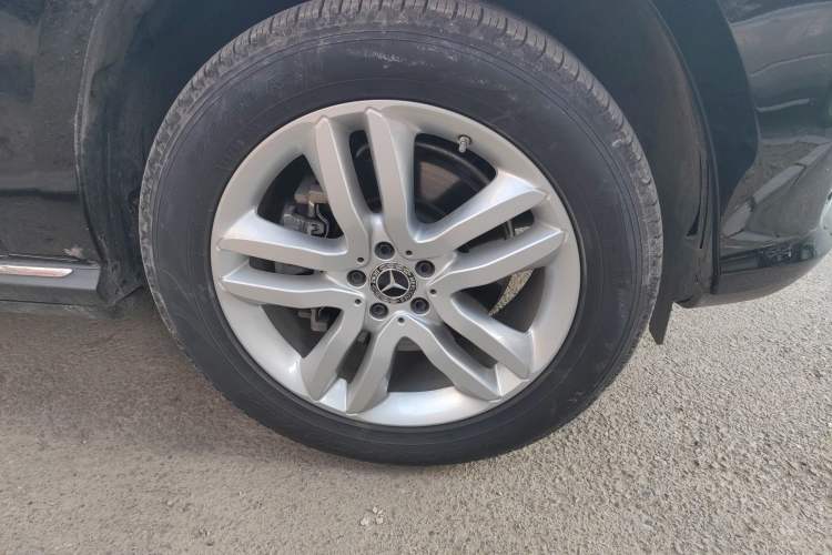 Used Mercedes-Benz GLS-Class 2017 GLS 450 Low-Power Version U.S. Specification Right Front Wheel Hub