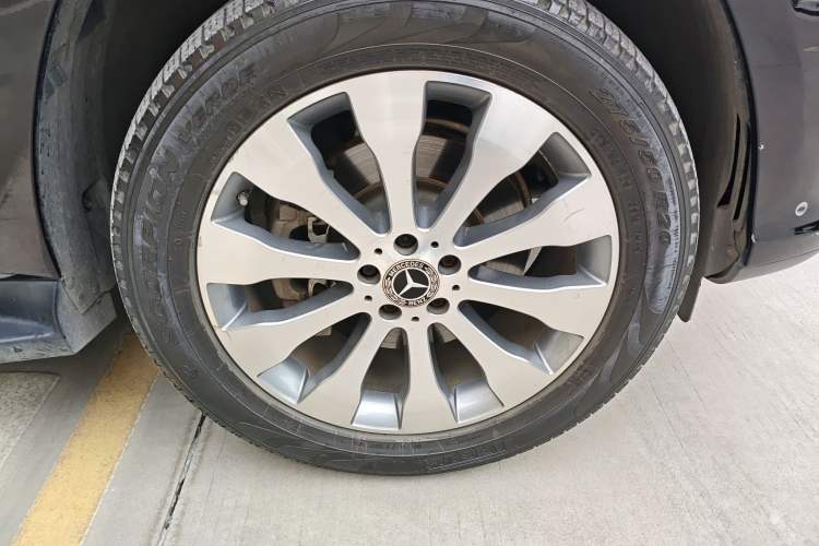 Used Mercedes-Benz GLS-Class 2017 GLS 450 U.S. specification Right Front Wheel Hub
