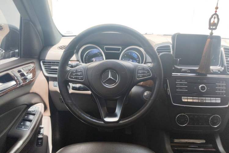Used Mercedes-Benz GLS-Class 2017 GLS 450 U.S. specification Steering Wheel