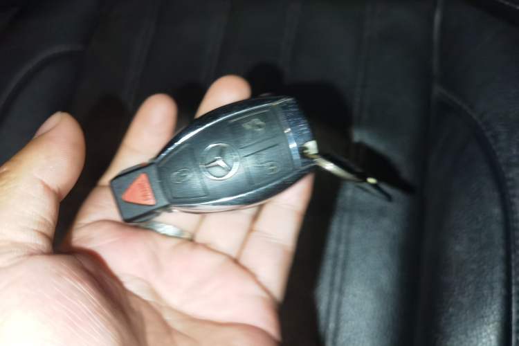 Used Mercedes-Benz GLS-Class  Vehicle Key