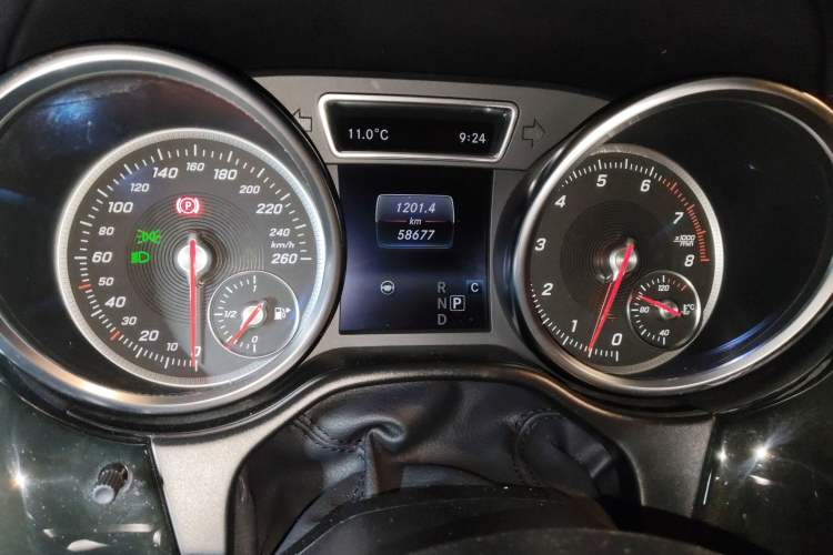 Used Mercedes-Benz GLS-Class 2017 GLS 450 U.S. specification Odometer Close Up