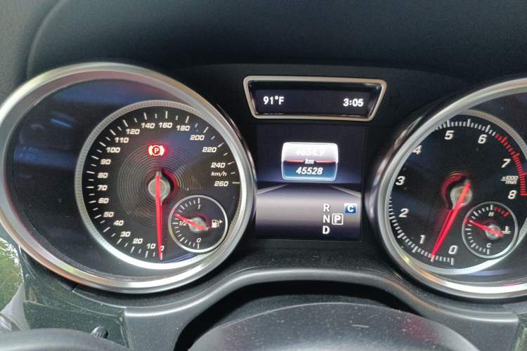 Used Mercedes-Benz GLS-Class 2017 GLS450 Middle East version Odometer Close Up