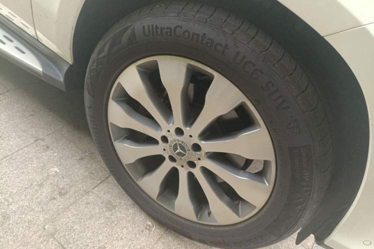 Used Mercedes-Benz GLS-Class 2017 GLS450 Middle East version Right Front Wheel Hub