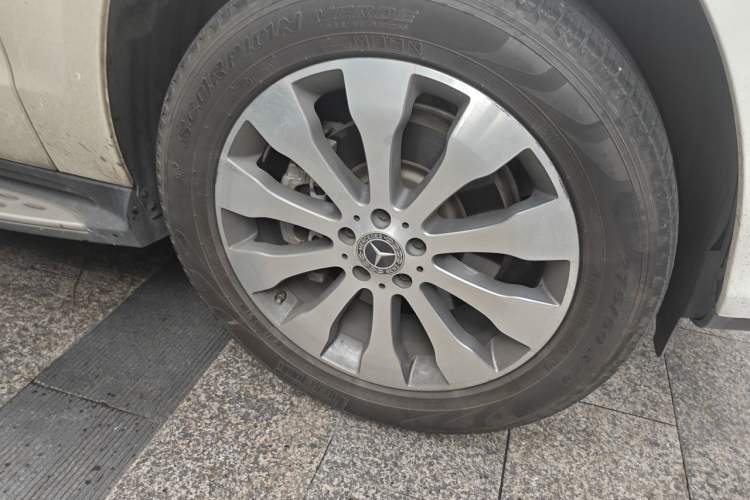 Used Mercedes-Benz GLS-Class  Right Front Wheel Hub