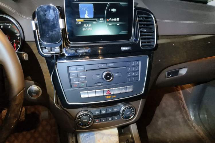 Used Mercedes-Benz GLS-Class 2018 GLS 450 U.S. specification Audio And AC Panel