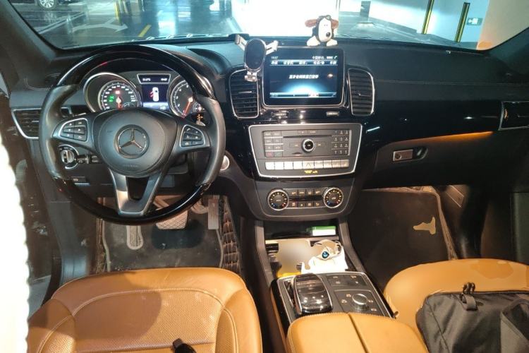 Used Mercedes-Benz GLS-Class 2018 GLS 450 Middle East version Center Console