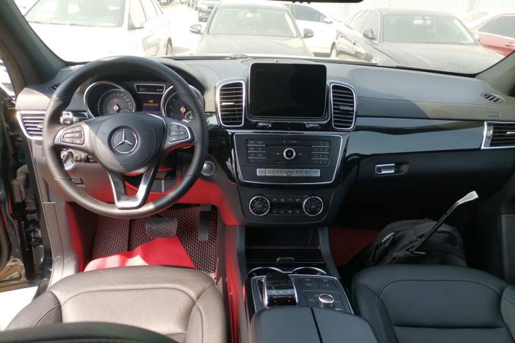 Used Mercedes-Benz GLS-Class 2018 GLS 450 Middle East version Center Console