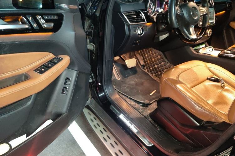Used Mercedes-Benz GLS-Class 2018 GLS 450 Middle East version Driver Seat