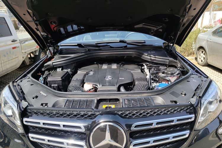 Used Mercedes-Benz GLS-Class 2018 GLS 450 U.S. specification Engine Bay