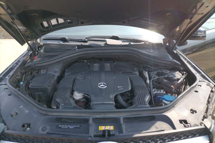 Used Mercedes-Benz GLS-Class 2018 GLS 450 Middle East version Engine Bay