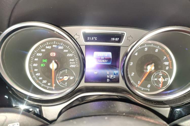 Used Mercedes-Benz GLS-Class 2018 GLS 450 Middle East version Instrument Cluster