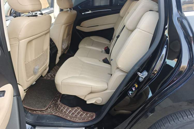 Used Mercedes-Benz GLS-Class 2018 GLS 450 U.S. specification Left Rear Seat