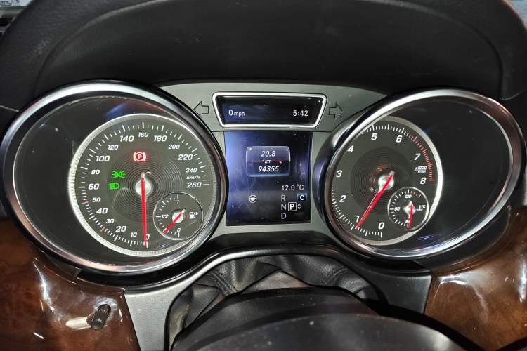 Used Mercedes-Benz GLS-Class 2018 GLS 450 European Version Odometer Close Up