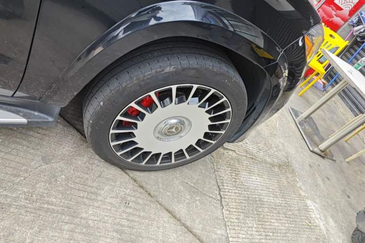 Used Mercedes-Benz GLS-Class  Right Front Wheel Hub