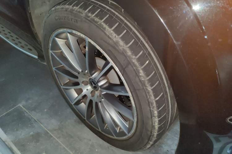 Used Mercedes-Benz GLS-Class 2018 GLS 450 Middle East version Right Front Wheel Hub