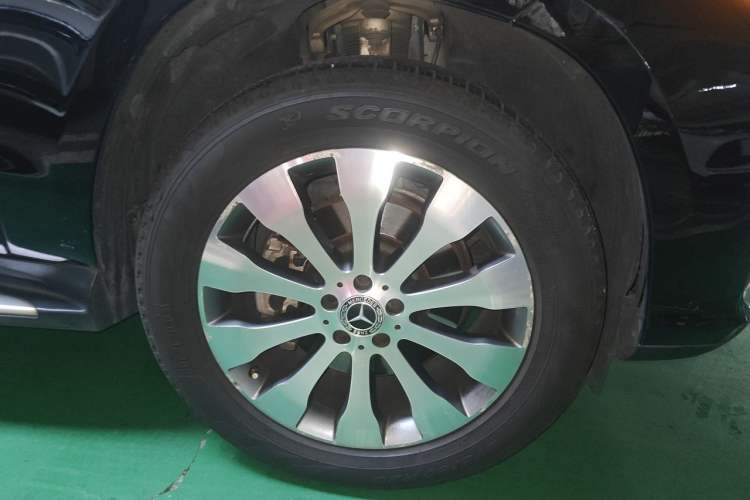 Used Mercedes-Benz GLS-Class  Right Front Wheel Hub