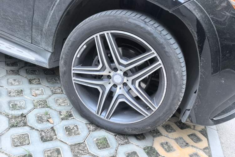 Used Mercedes-Benz GLS-Class 2018 GLS450 P01 Exterior Lighting Package US Specification Right Front Wheel Hub