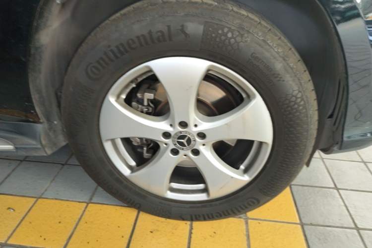 Used Mercedes-Benz GLS-Class 2018 GLS 450 U.S. specification Right Front Wheel Hub