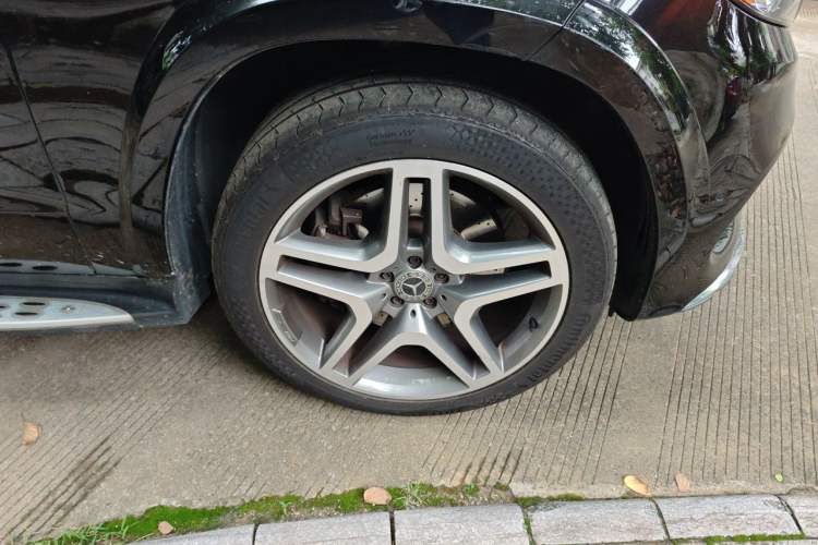 Used Mercedes-Benz GLS-Class  Right Front Wheel Hub