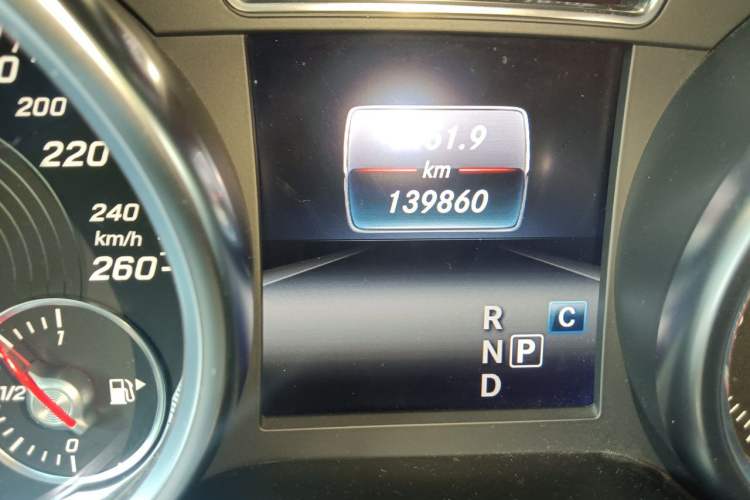 Used Mercedes-Benz GLS-Class 2019 GLS 450 7-seater U.S. specification Odometer Close Up