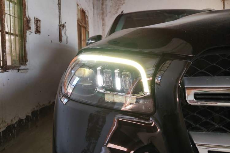Used Mercedes-Benz GLS-Class  Right Front Headlight