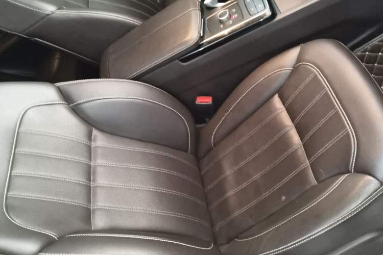 Used Mercedes-Benz GLS-Class 2019 GLS 450 7-seater U.S. specification Right Front Seat