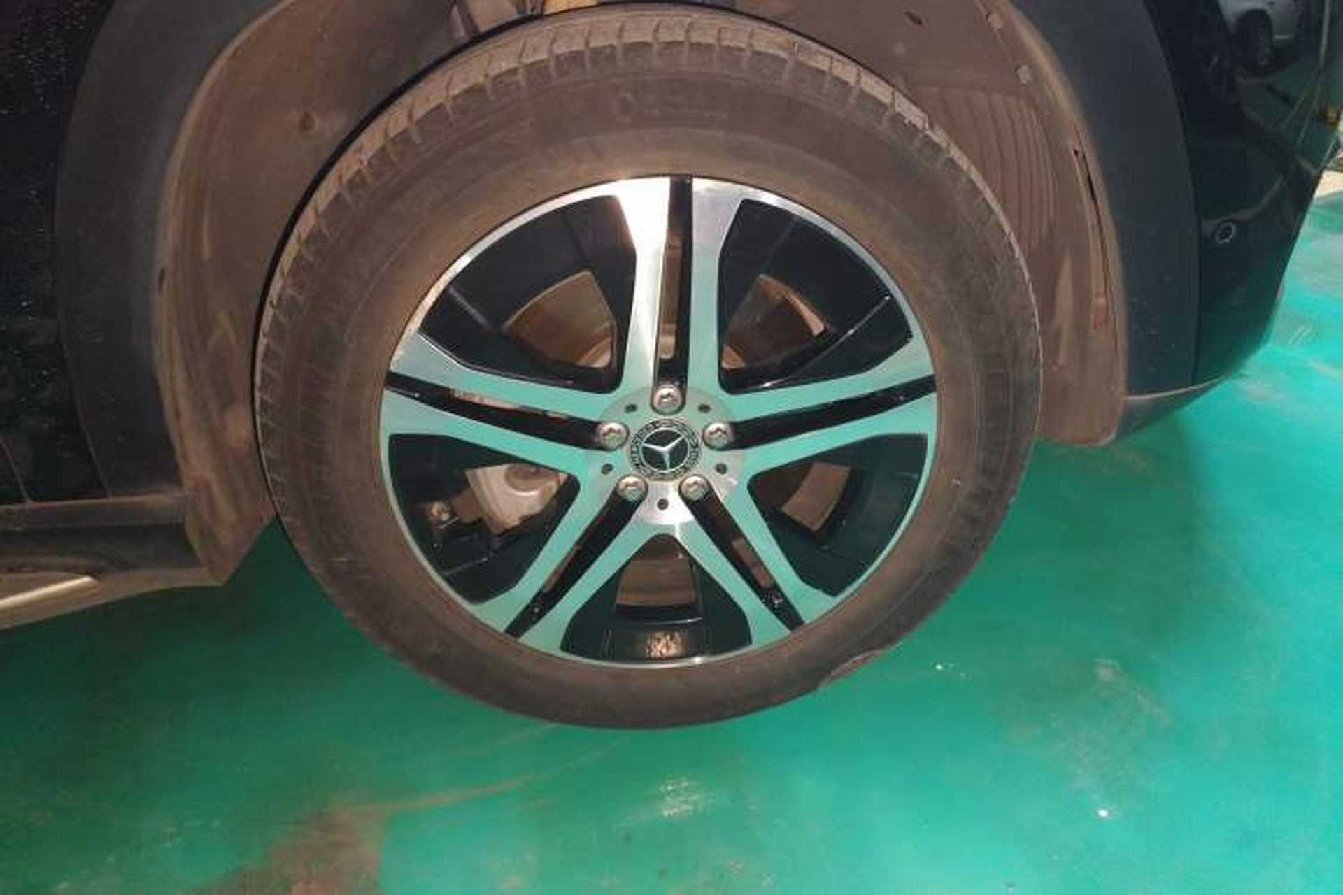 Used Mercedes-Benz GLS-Class 2019 GLS 450 7-seater U.S. specification Right Front Wheel Hub