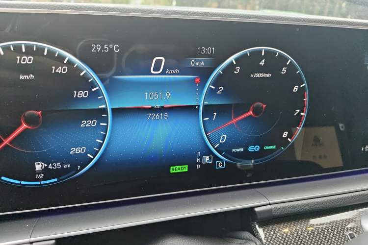 Used Mercedes-Benz GLS-Class  Odometer Close Up