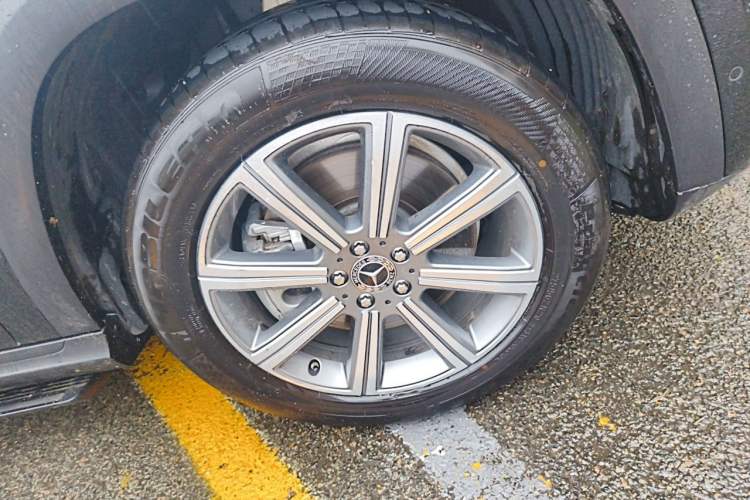Used Mercedes-Benz GLS-Class  Right Front Wheel Hub