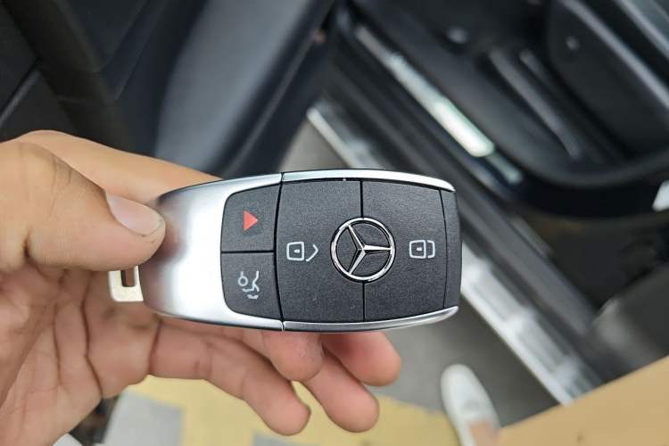 Used Mercedes-Benz GLS-Class  Vehicle Key