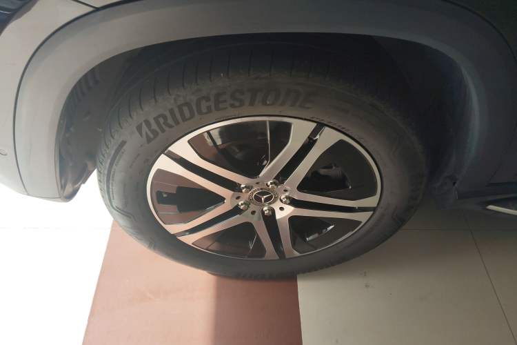 Used Mercedes-Benz GLS-Class 2021 GLS 450 7-seater U.S. specification Left Front Wheel Hub