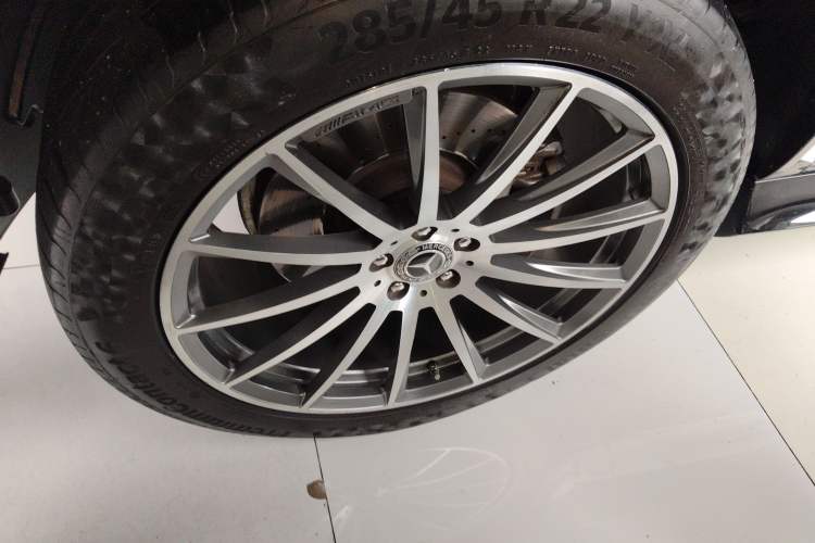 Used Mercedes-Benz GLS-Class 2021 GLS 450 7-seater U.S. specification Left Front Wheel Hub