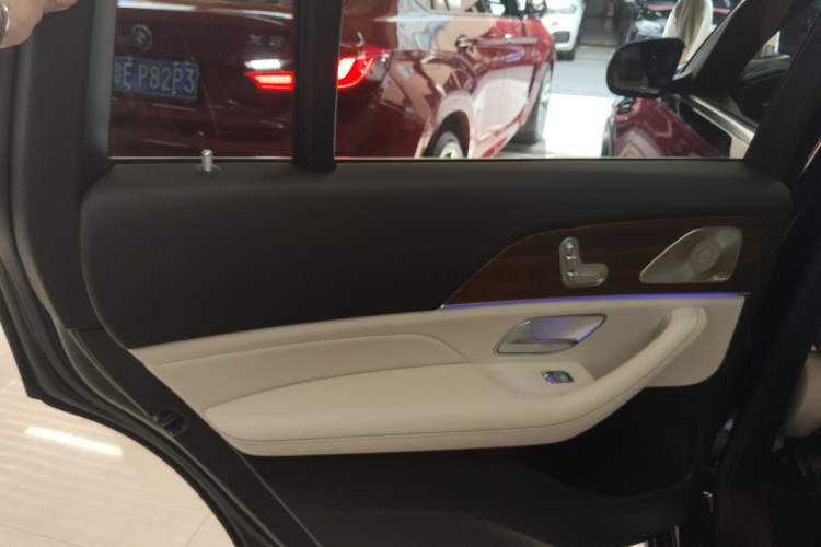 Used Mercedes-Benz GLS-Class 2021 GLS 450 7-seater U.S. specification Left Rear Door Interior