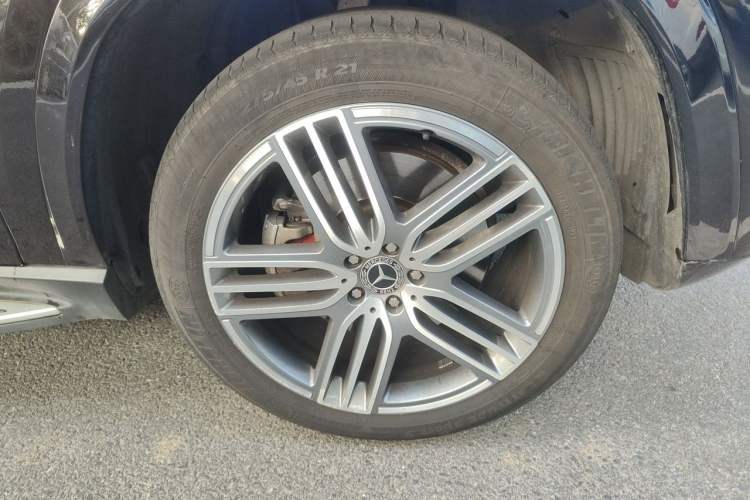Used Mercedes-Benz GLS-Class 2021 GLS 450 7-seater U.S. specification Right Front Wheel Hub
