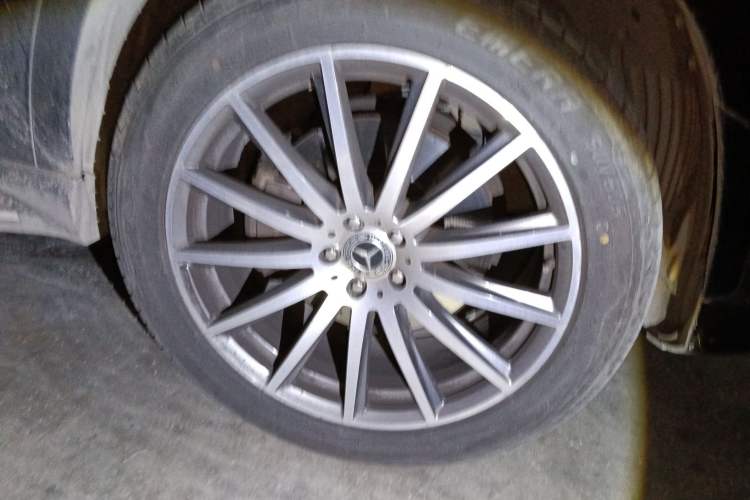 Used Mercedes-Benz GLS-Class  Right Front Wheel Hub