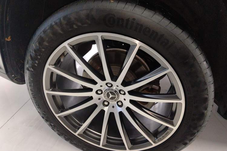 Used Mercedes-Benz GLS-Class 2021 GLS 450 7-seater U.S. specification Right Rear Wheel Hub