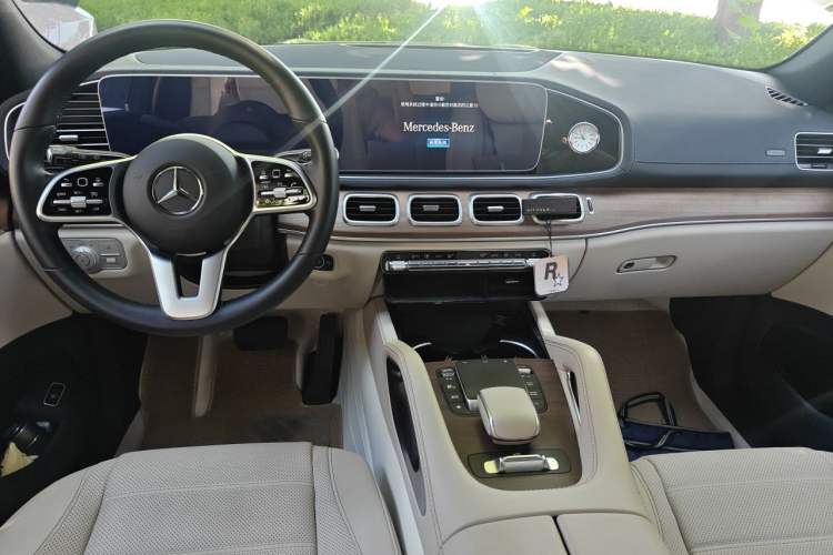 Used Mercedes-Benz GLS-Class  Center Console