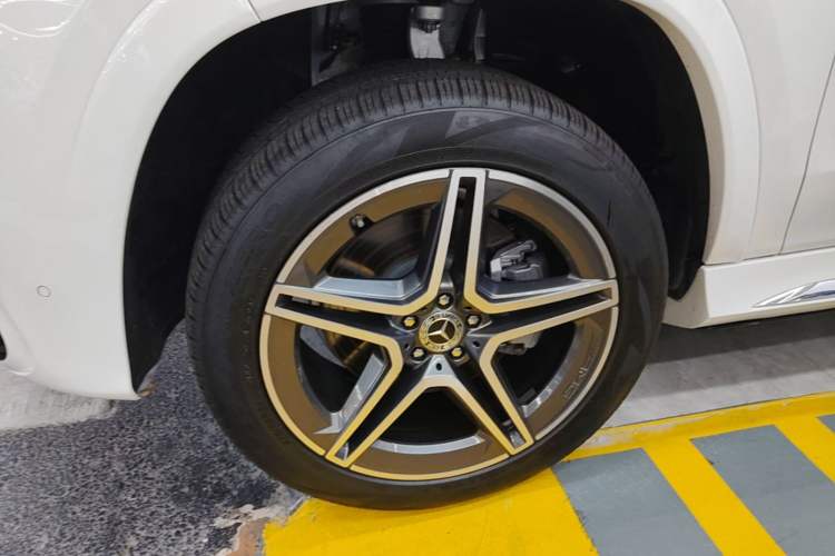 Used Mercedes-Benz GLS-Class 2021 GLS 450 7-seater U.S. specification Left Front Wheel Hub