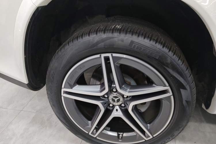 Used Mercedes-Benz GLS-Class 2021 GLS 450 7-seater U.S. specification Right Rear Wheel Hub