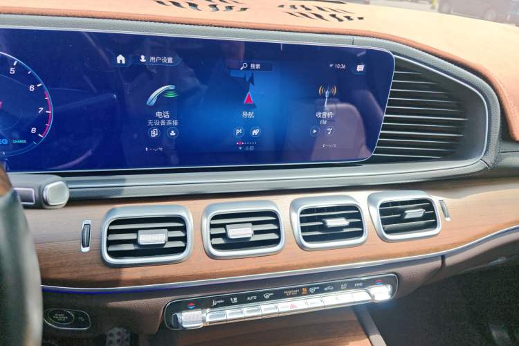 Used Mercedes-Benz GLS-Class 2022 GLS450 6-seater panoramic roof 21-inch wheels US specification Audio And AC Panel