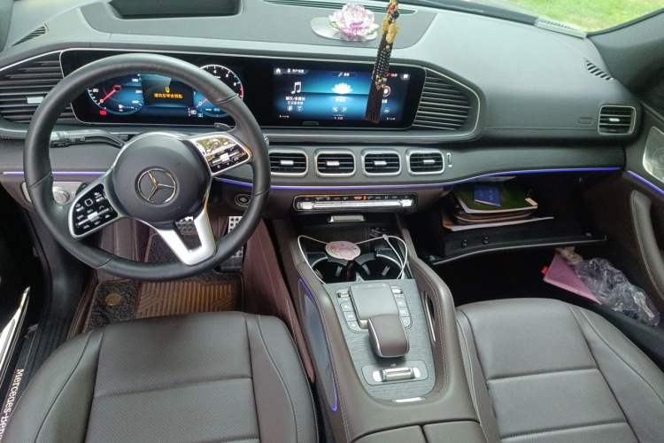 Used Mercedes-Benz GLS-Class 2023 GLS 450 7-seater AMG Package U.S. specification Center Console