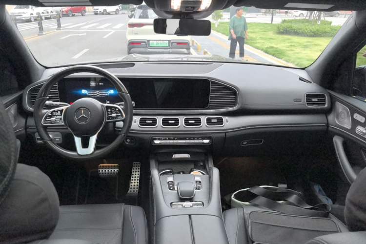 Used Mercedes-Benz GLS-Class  Center Console