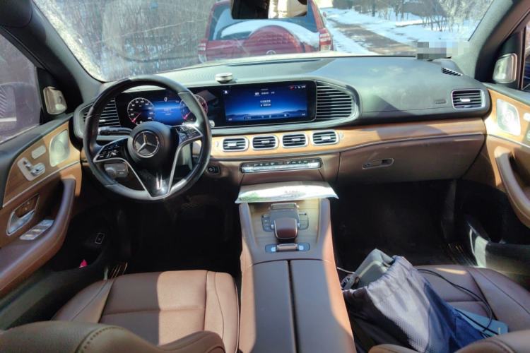 Used Mercedes-Benz GLS-Class 2023 GLS 450 4MATIC Stylish Model Center Console