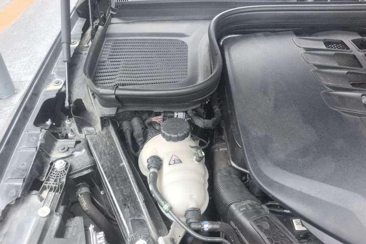 Used Mercedes-Benz GLS-Class  Engine Bay Right