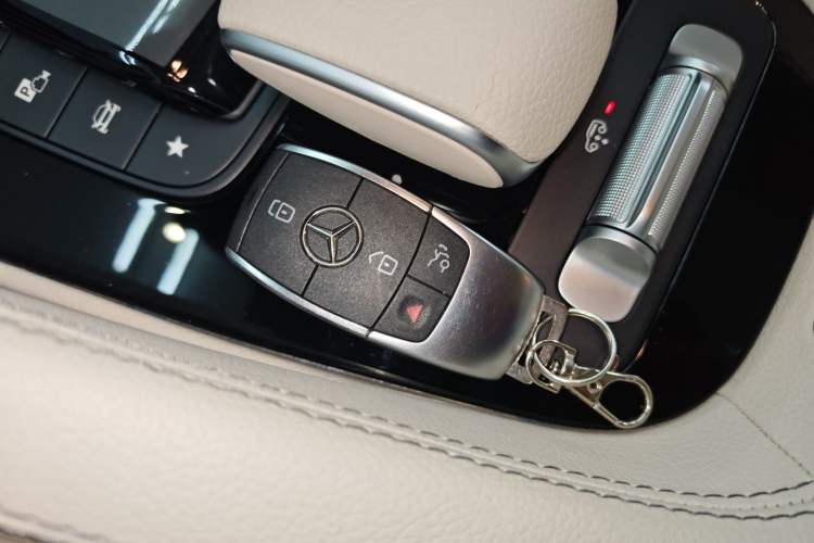 Used Mercedes-Benz GLS-Class 2023 GLS 450 6-seater U.S. version Interior 1