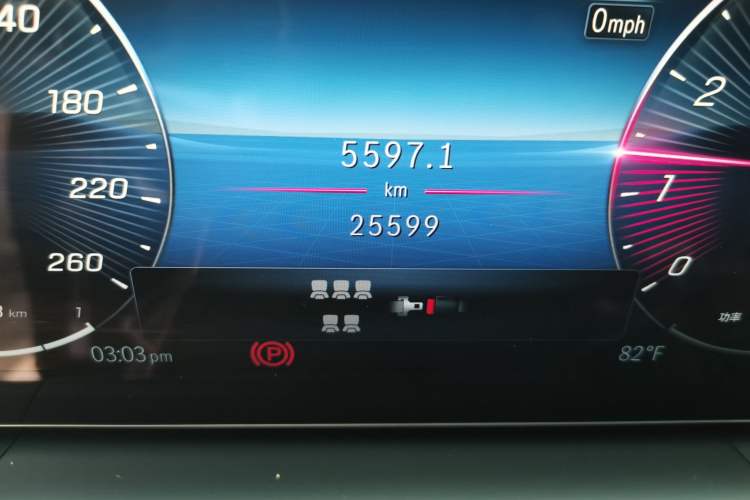 Used Mercedes-Benz GLS-Class 2023 GLS 450 7-seater U.S. specification Odometer Close Up